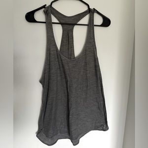 Lululemon Singlet with option for detachable bra • size 6